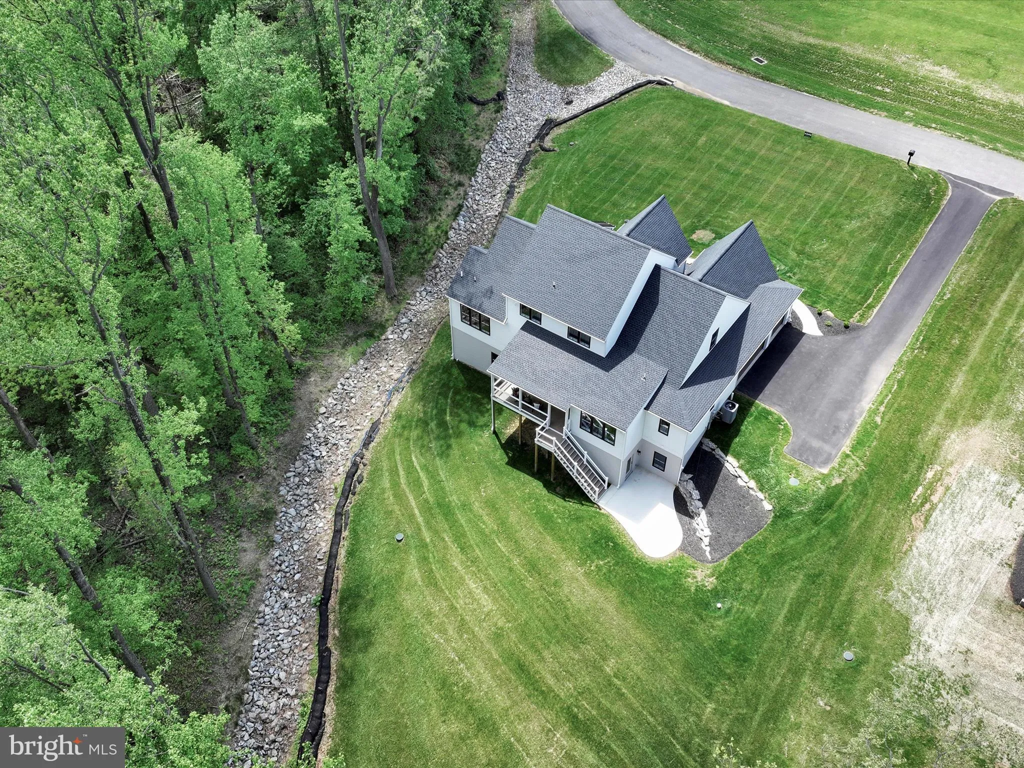 Quarryville, Pennsylvania 17566, United States, 4 Bedrooms Bedrooms, ,4 BathroomsBathrooms,Residential,Pending,110353