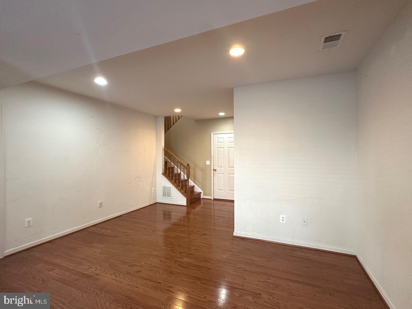 LORTON VALLEY NORTH - Residential Lease