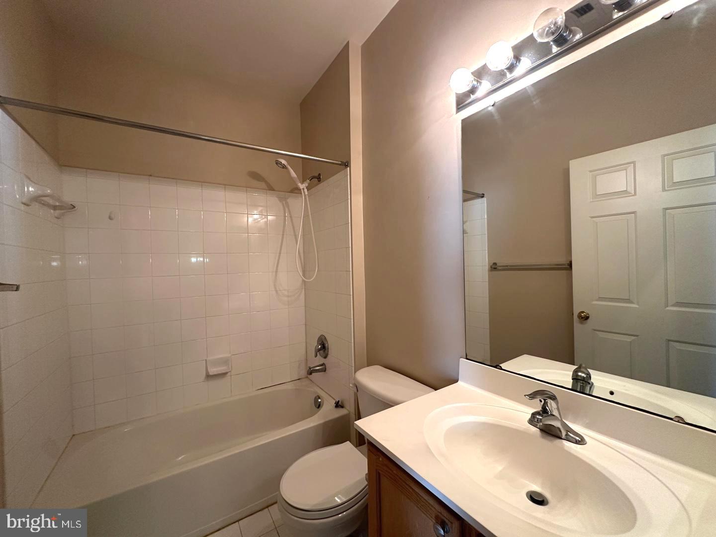 LORTON VALLEY NORTH - Residential Lease