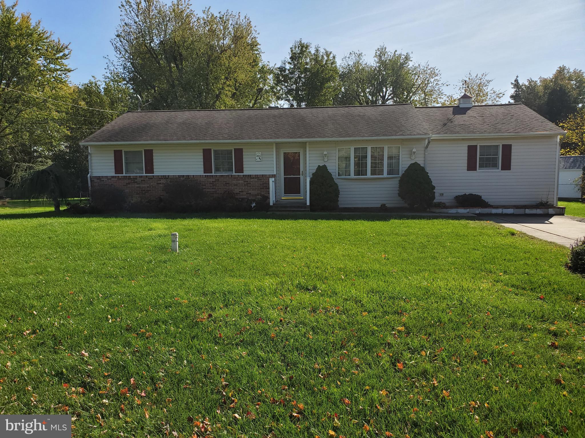 Very nice one level living in this spacious rambler. 3 Bedrooms, 1.5 baths with a large family room, plus a 3 season sunroom. Hardwood floors, many built ins, front loading washer & dryer in separate utility room off the eat in kitchen. Over 1/3 acre with small area fenced in for that small dog or children to play in. Shed at rear of property for storage. In great condition, First time rental won't last long!