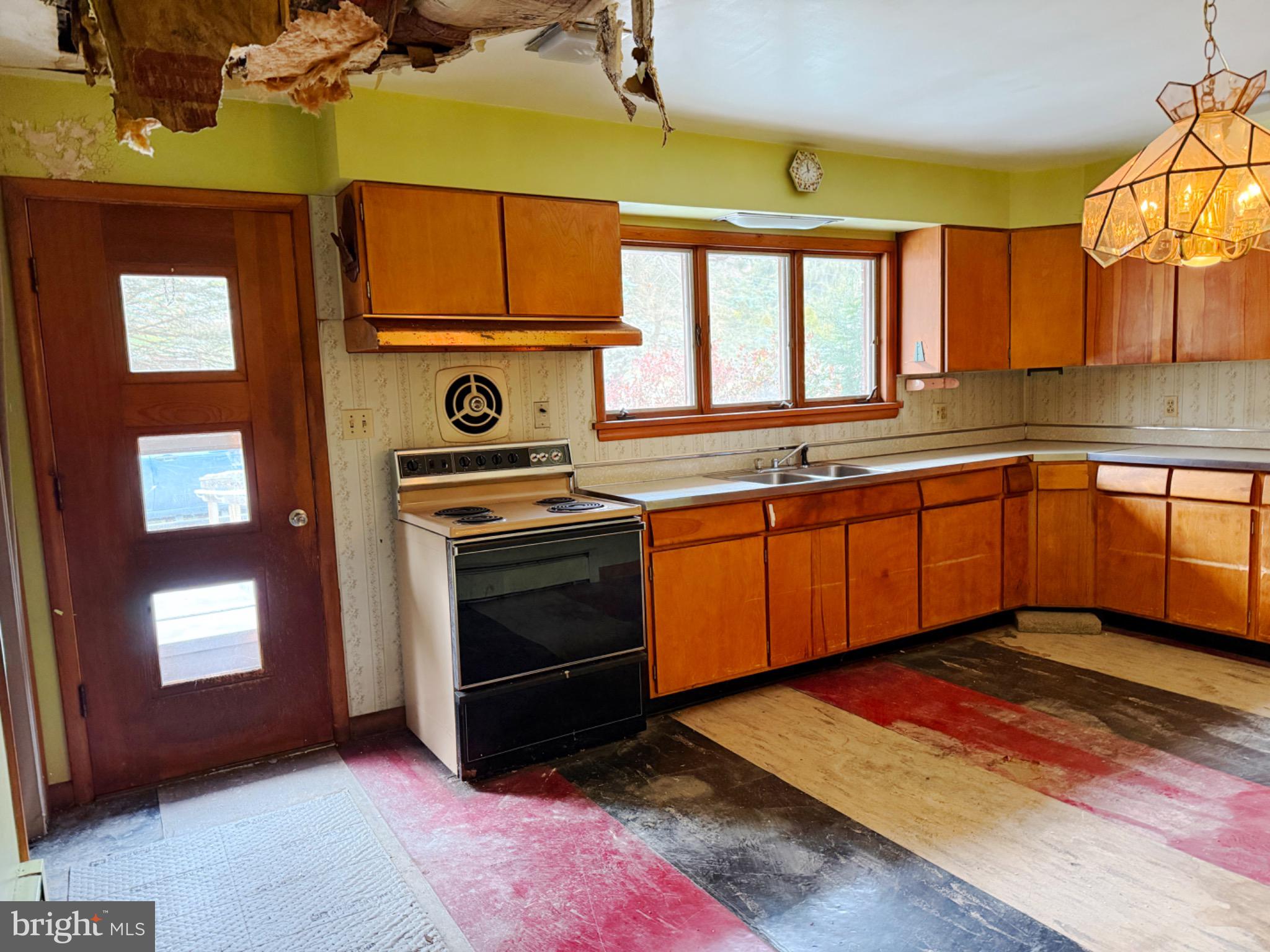 850 JEFFERSON AVENUE