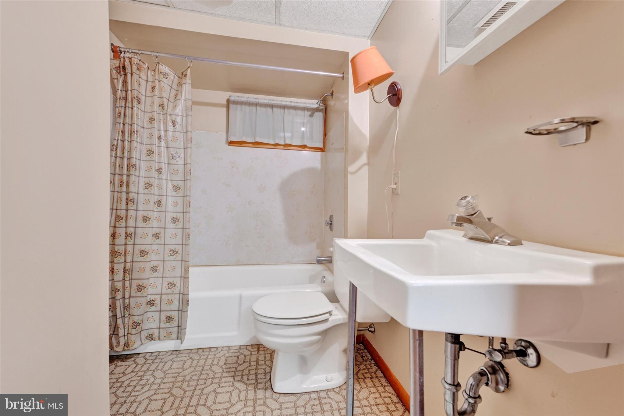 KINGSVILLE - Residential