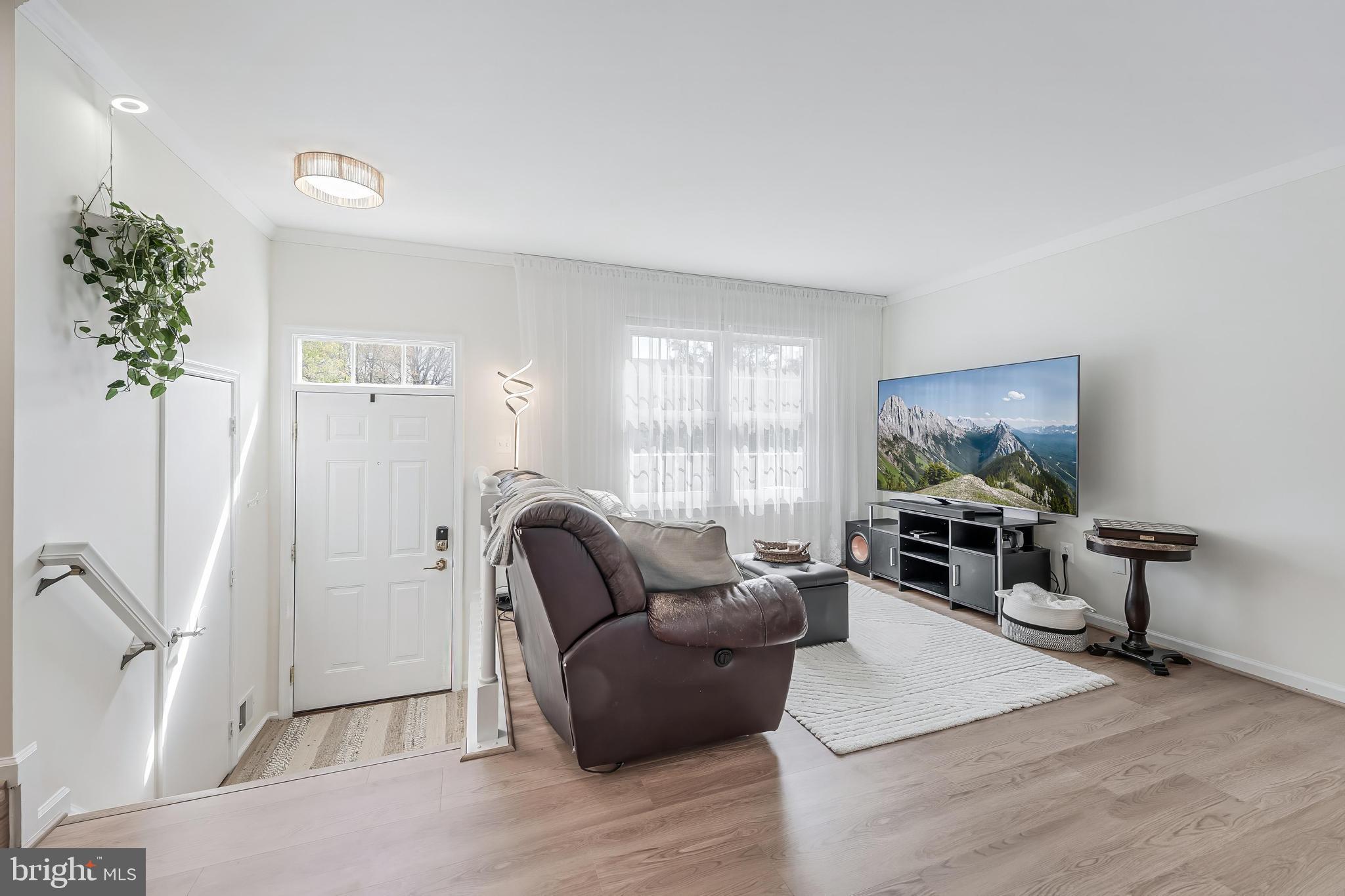 627 WARRENTON TERRACE NE