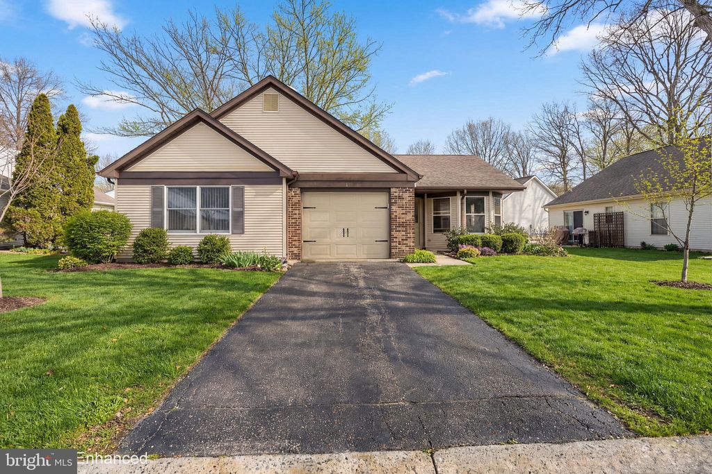 Photo of 1 Morning Glory La Ln, WHITING, NJ 08759 (MLS # NJOC2039928)