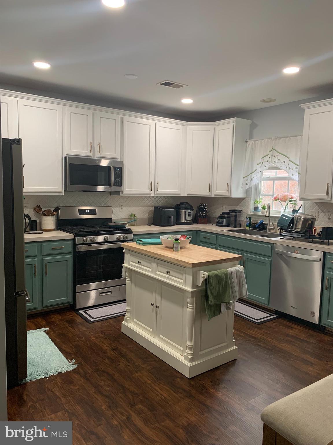 TOWNES AT COMPTON FARM - Residential Lease