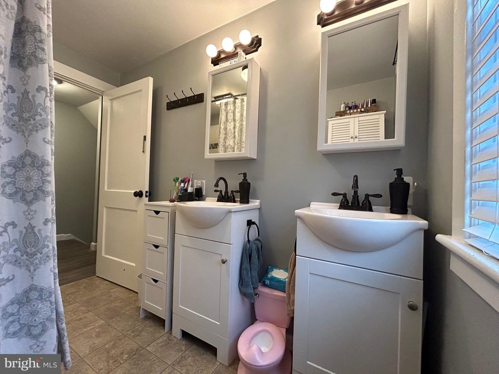 Photo of 922 BROAD ST, AKRON, PA 17501 (MLS # PALA2029454)