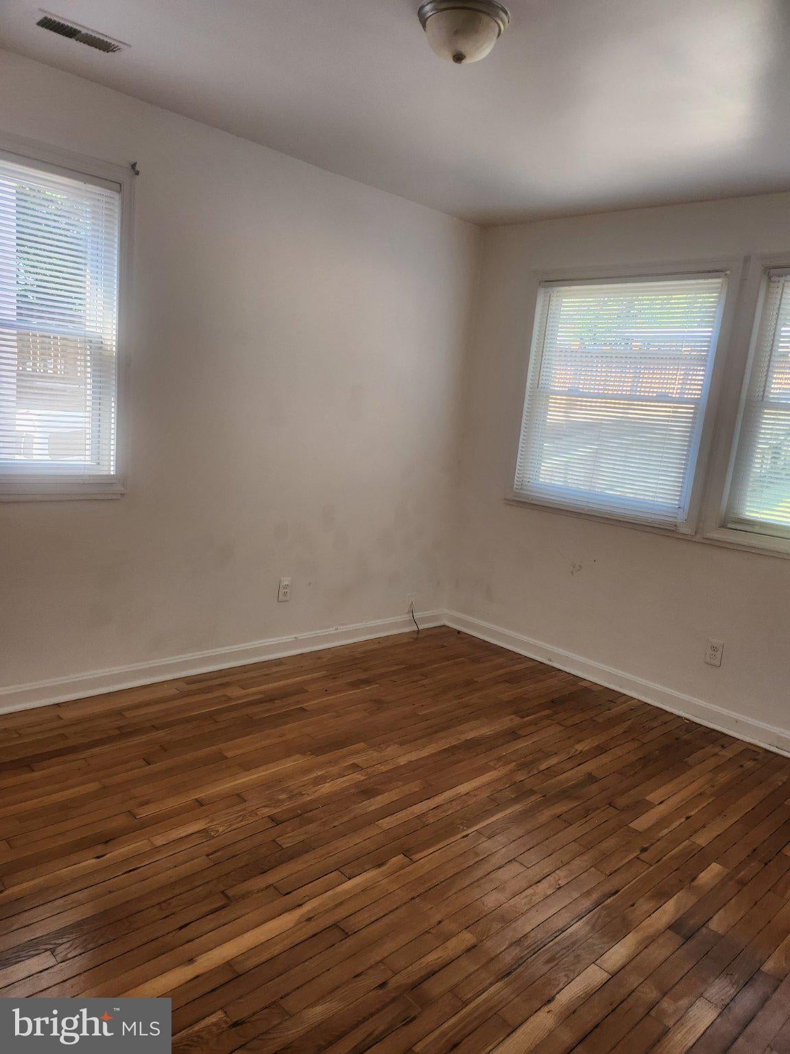 3839 SE 1ST STREET SE