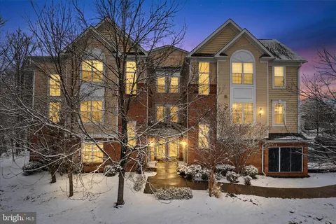 20385 Belmont Park Terrace Unit 103, Ashburn, VA MLS: VALO2116180