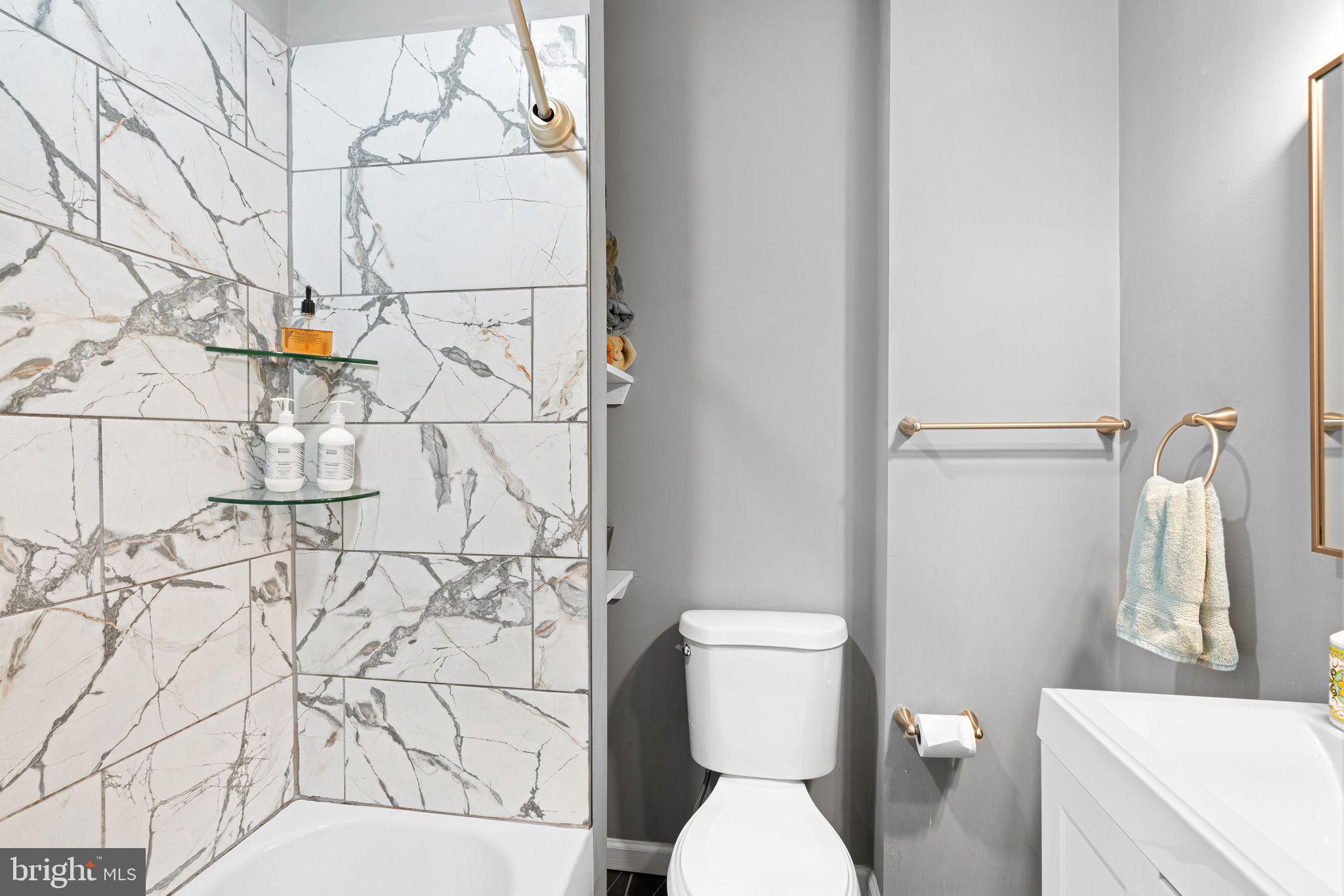 PORT RICHMOND - Residential Lease