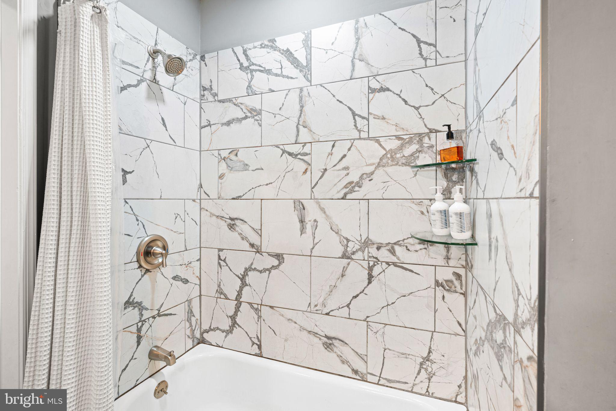 PORT RICHMOND - Residential Lease