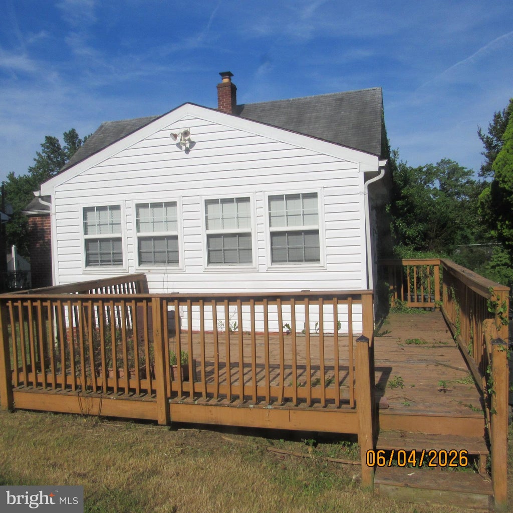 Photo of 2000 Gaylord Drive, SUITLAND, MD 20746 (MLS # MDPG2214900)