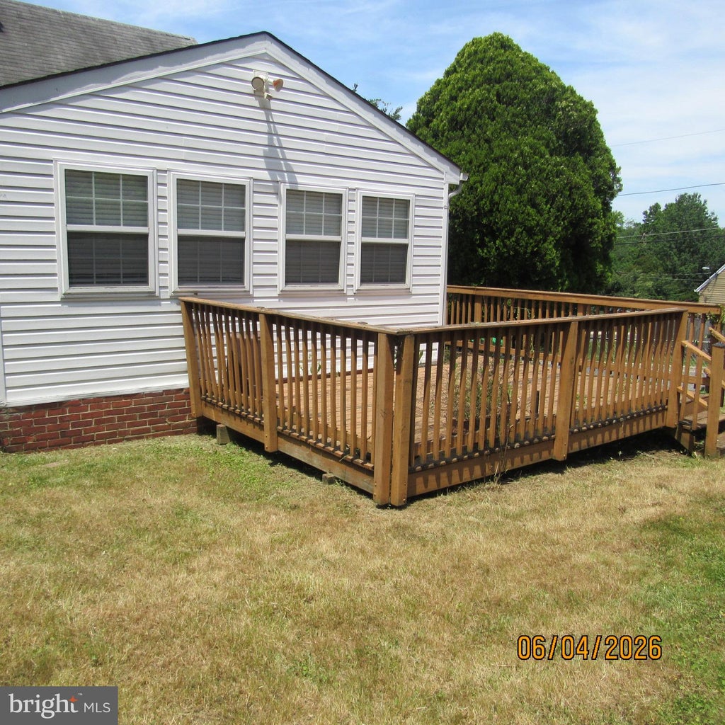 Photo of 2000 Gaylord Drive, SUITLAND, MD 20746 (MLS # MDPG2214900)
