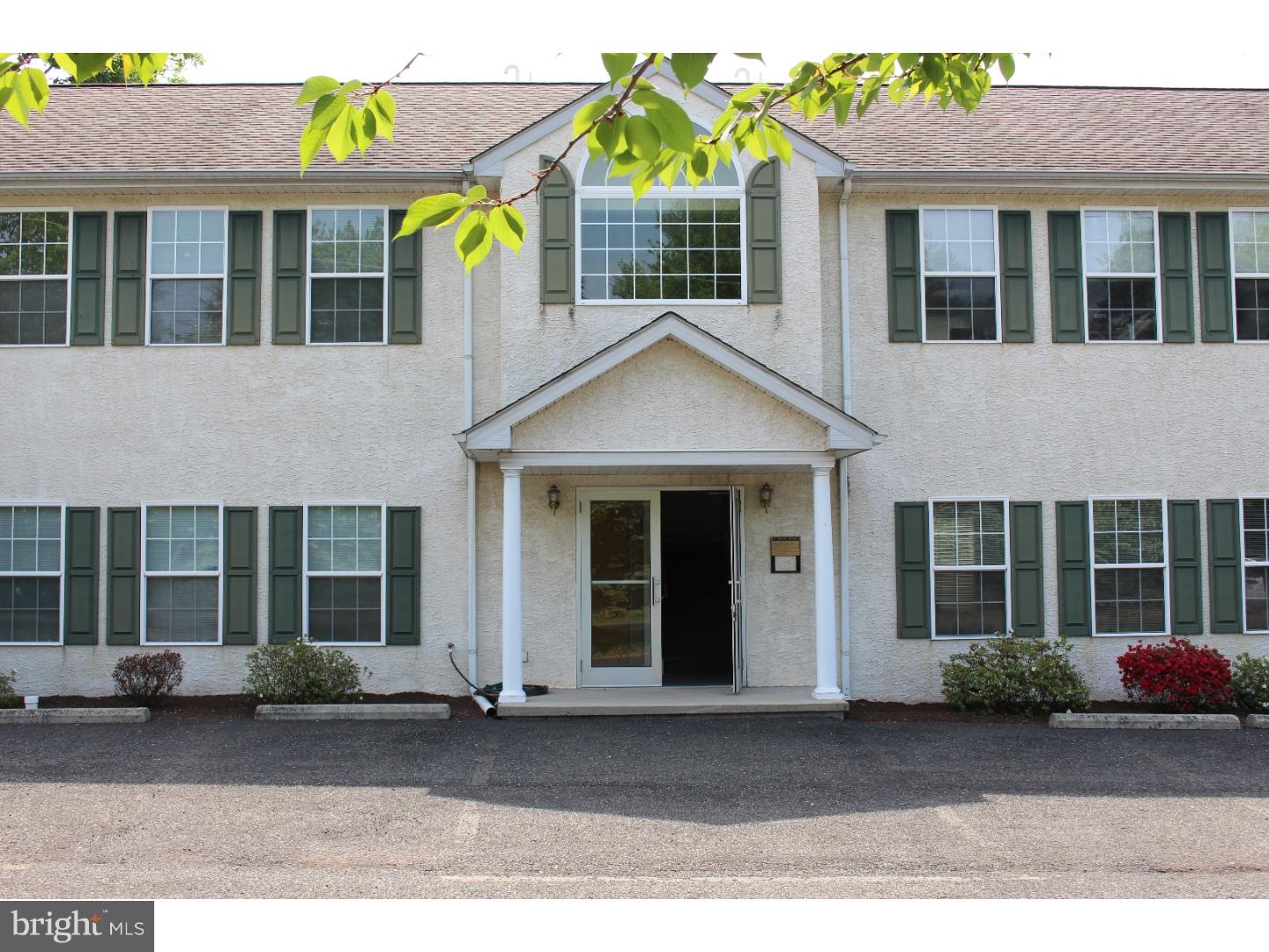 Great office space for a small company looking to get started. There are two offices available for lease in this building. Great building with plenty of parking. Easy access from 422 and Ridge/Germantown Pike.
