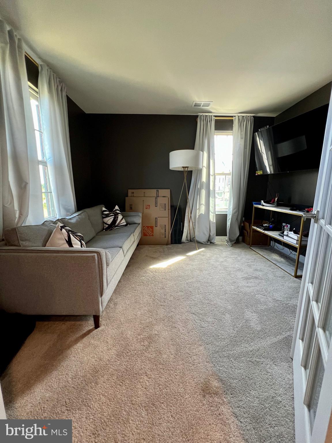 TIMOTHY BRANCH TOWNS - Residential Lease