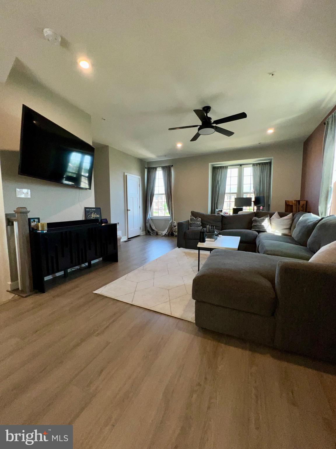 TIMOTHY BRANCH TOWNS - Residential Lease