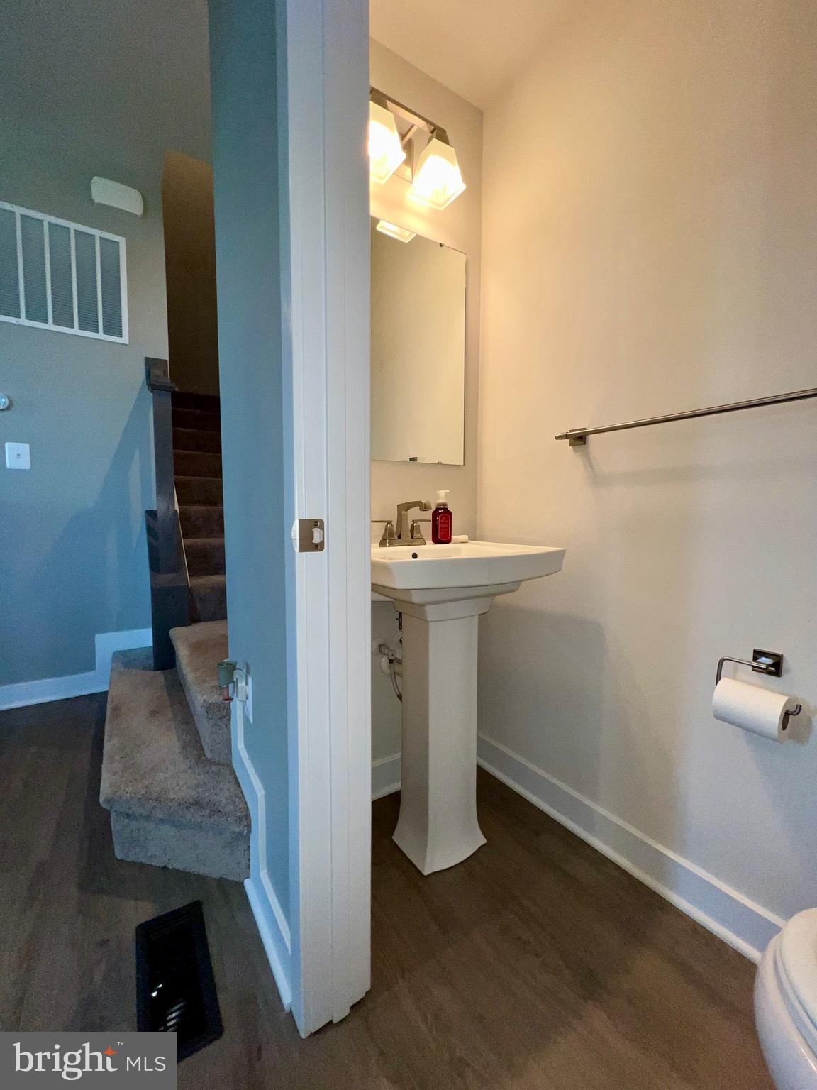 TIMOTHY BRANCH TOWNS - Residential Lease