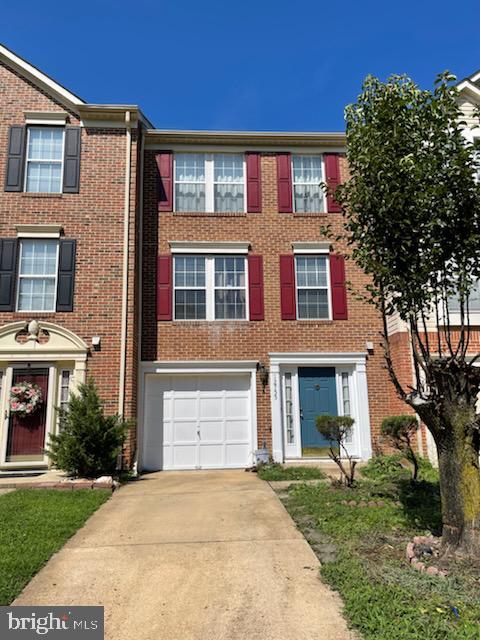 A Beautiful 3 level townhome, 3 bedroom, 2.5 baths, gas heat. Has fenced in back yard. Great Location Close to shopping & Prince William Parkway, easy access to I95, commuter lots