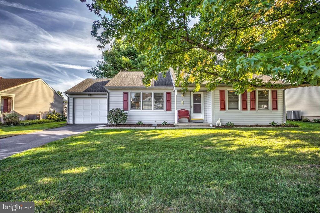 Photo of 212 Sycamore Lane, NEW HOLLAND, PA 17557 (MLS # PALA2086354)