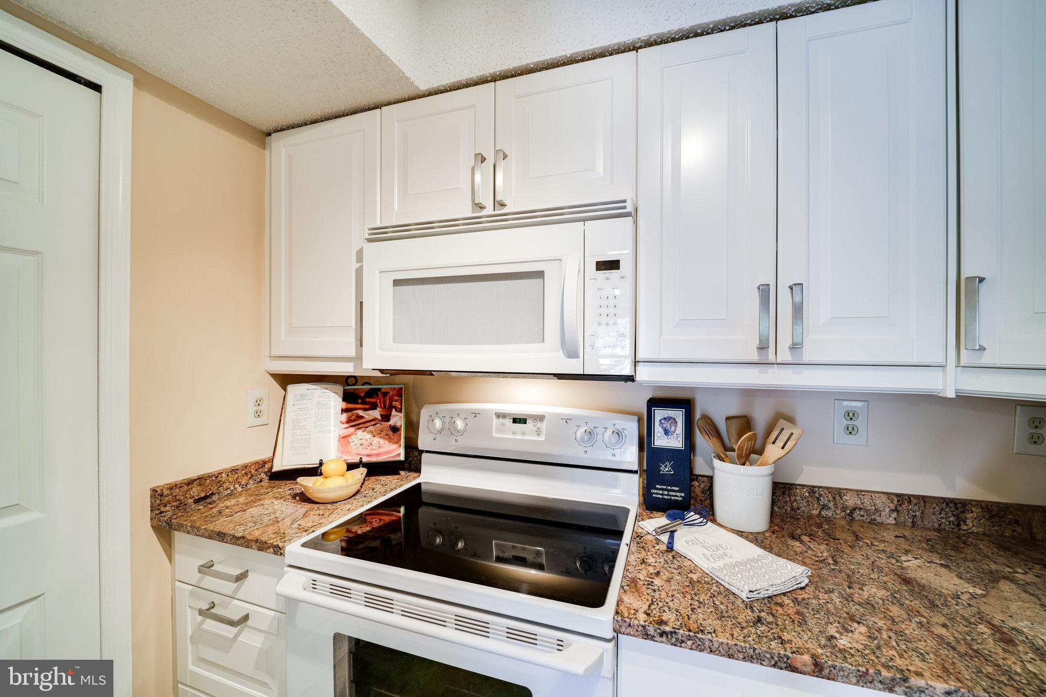 VICTORIA CROSSINGS AT MANCHESTER LAKES - Residential