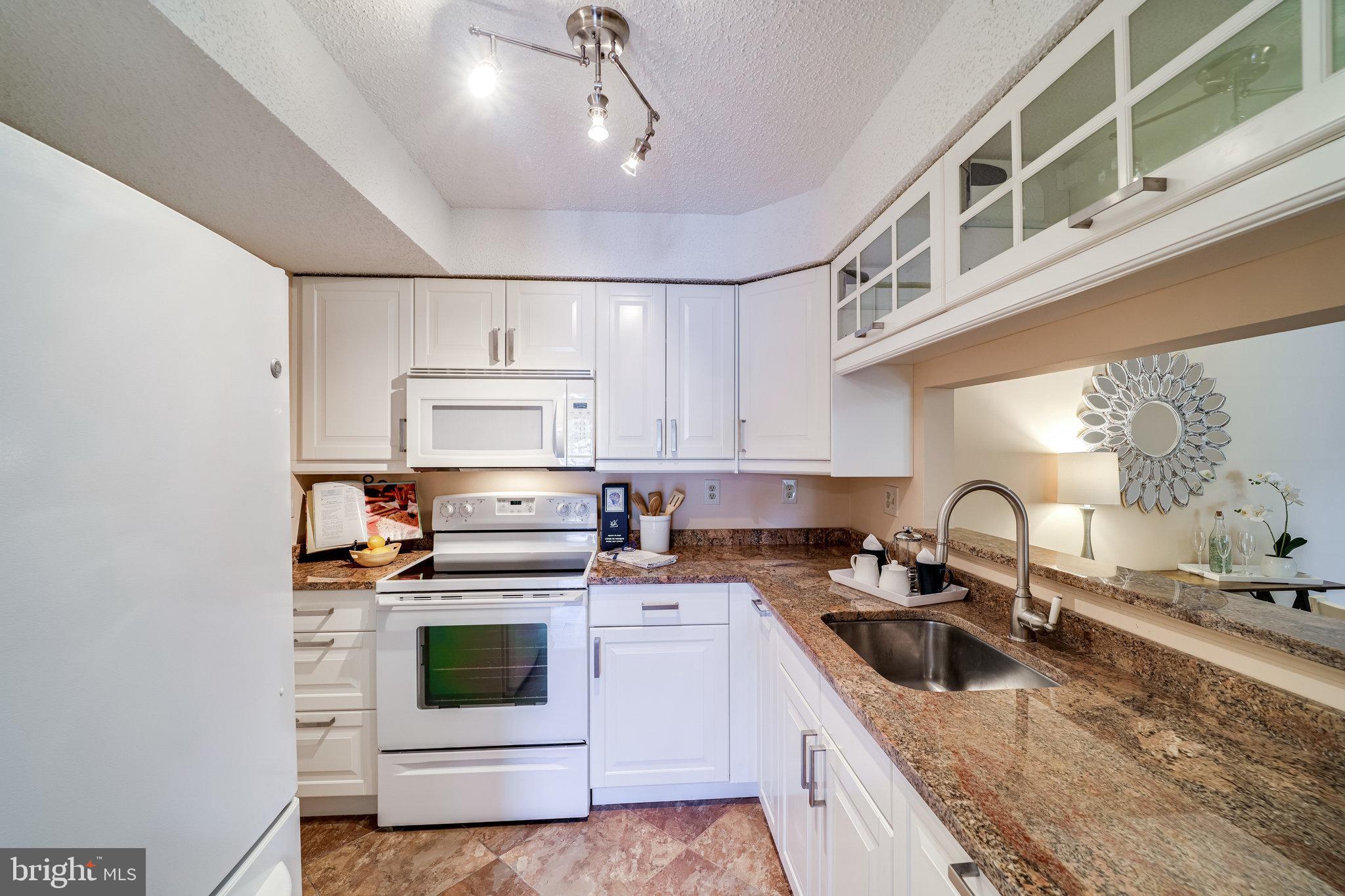 VICTORIA CROSSINGS AT MANCHESTER LAKES - Residential