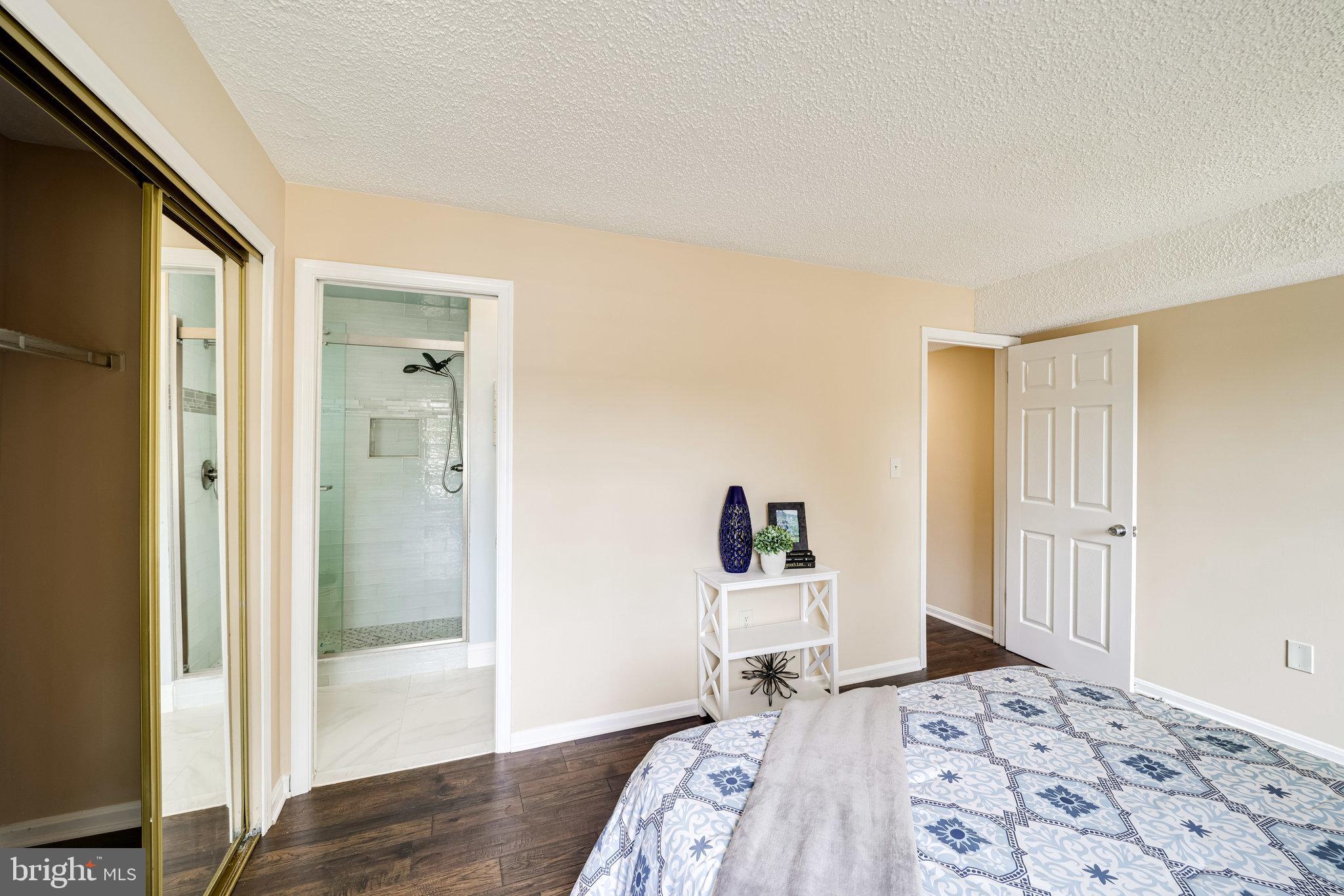 VICTORIA CROSSINGS AT MANCHESTER LAKES - Residential