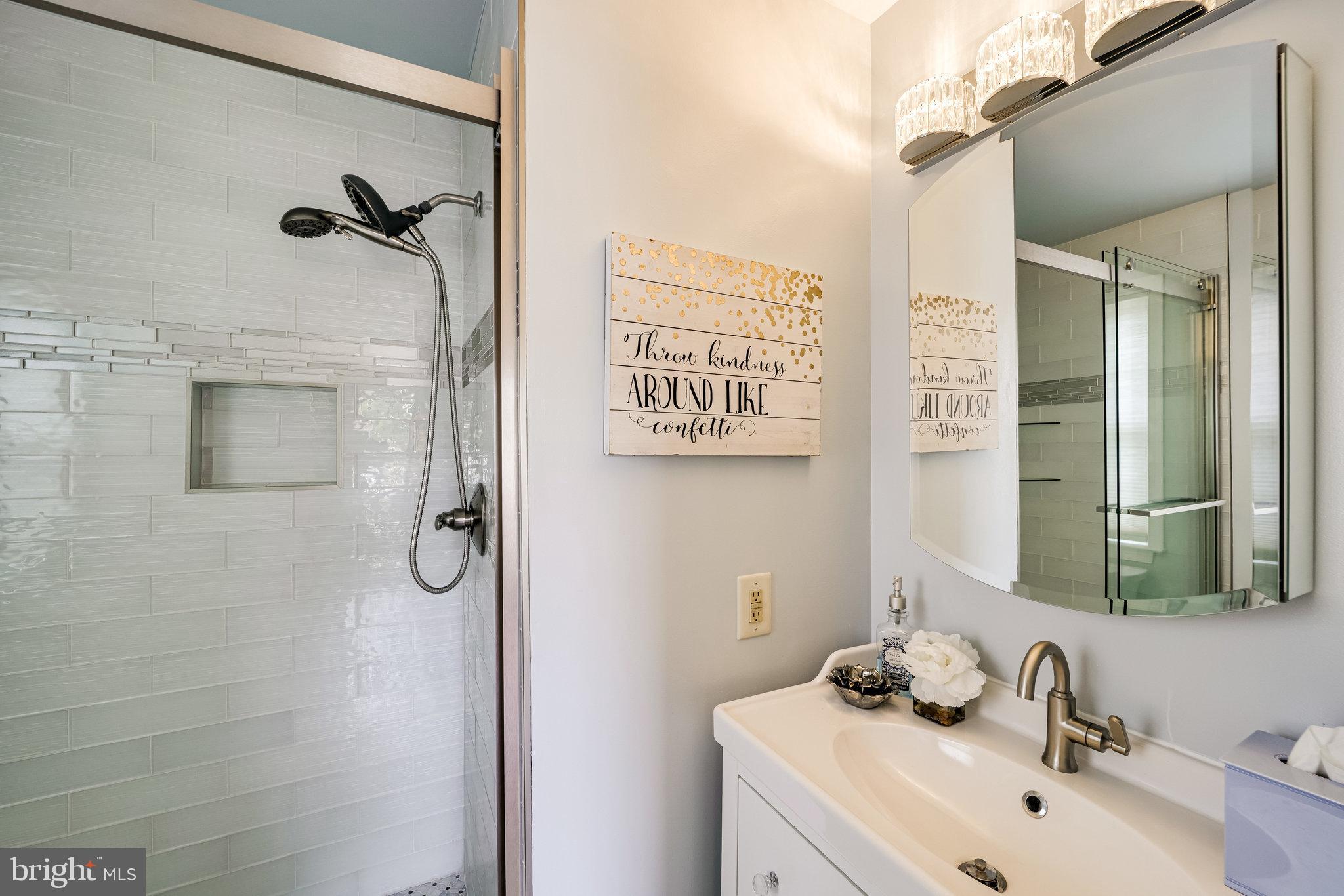 VICTORIA CROSSINGS AT MANCHESTER LAKES - Residential