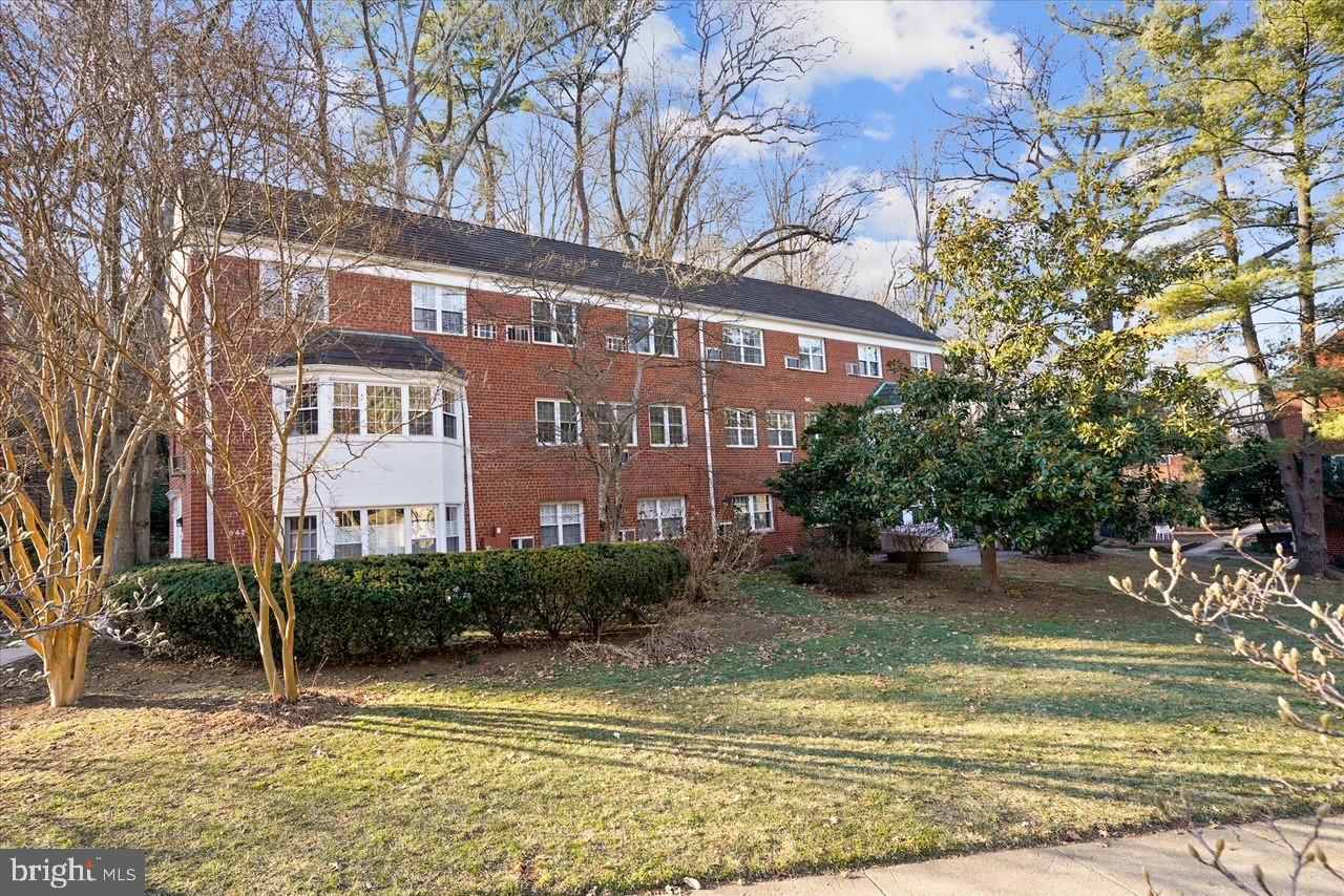 PARKFAIRFAX - Residential Lease