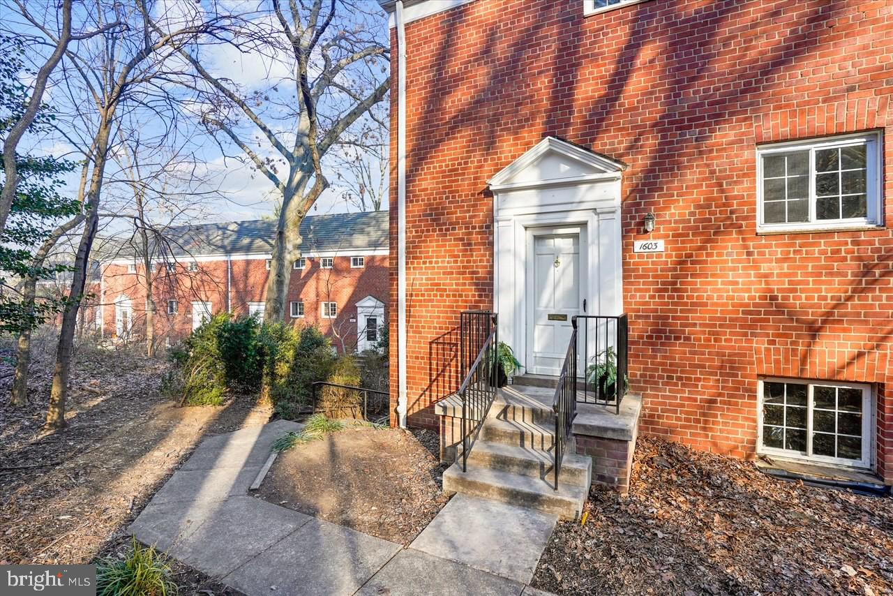 PARKFAIRFAX - Residential Lease