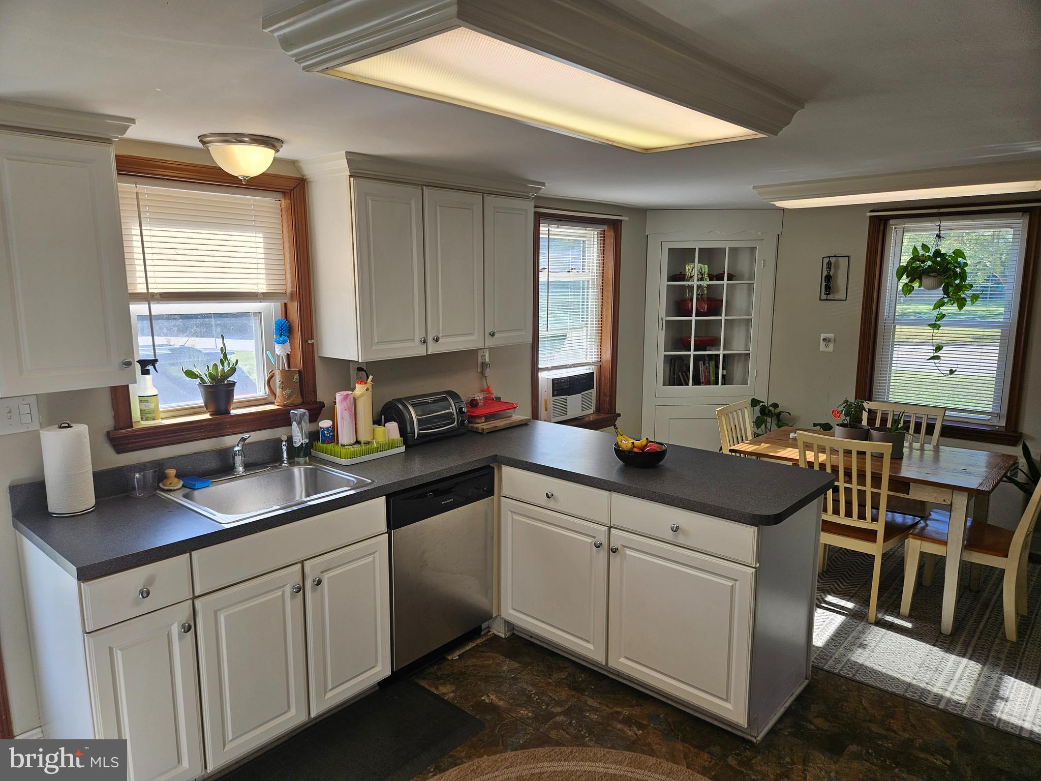 LAFAYETTE HILL - Residential Lease