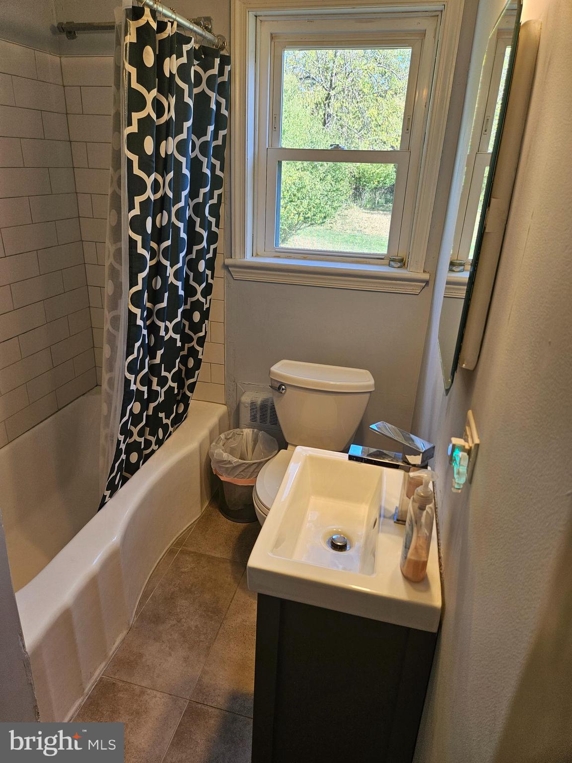 LAFAYETTE HILL - Residential Lease