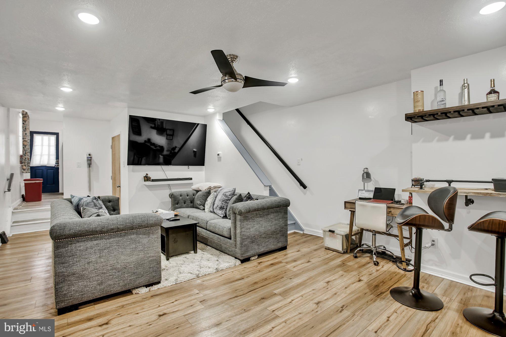 1900 W BRISTOL STREET