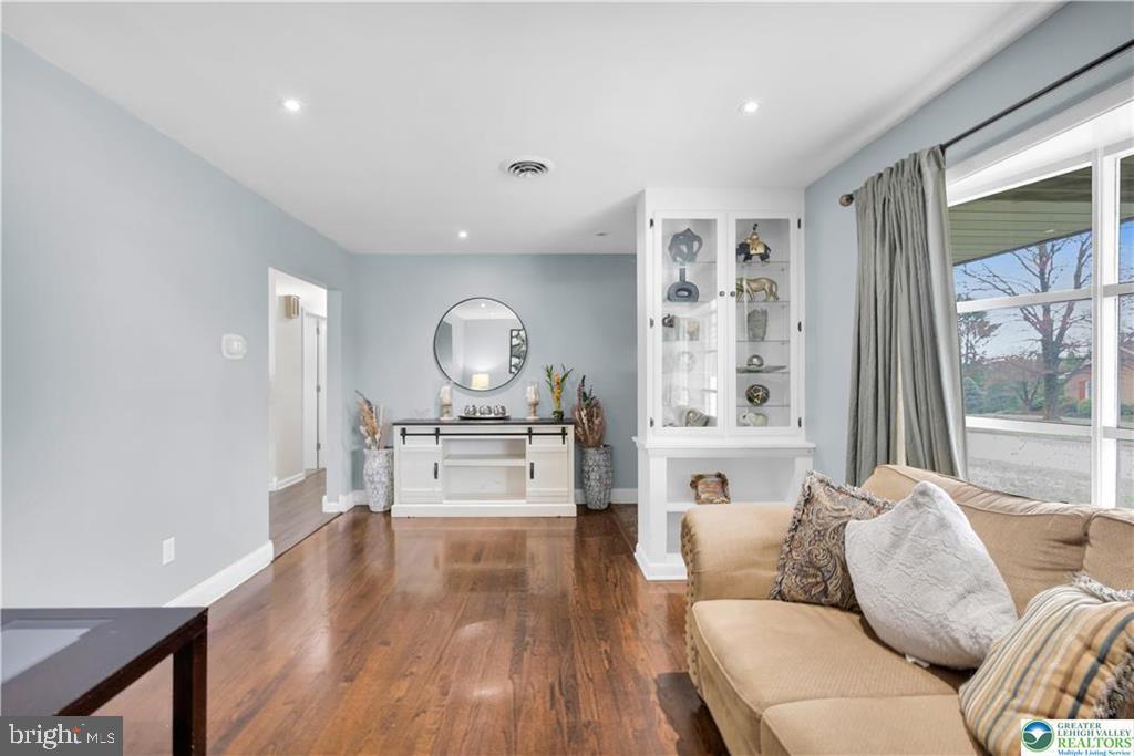 PARKSIDE COURTS - Residential