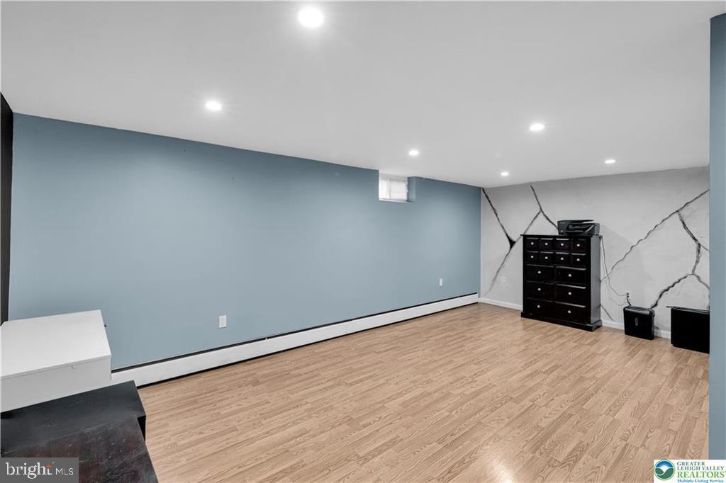 PARKSIDE COURTS - Residential