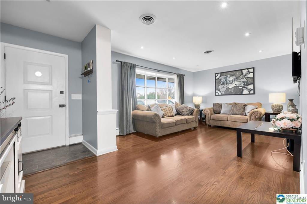 PARKSIDE COURTS - Residential