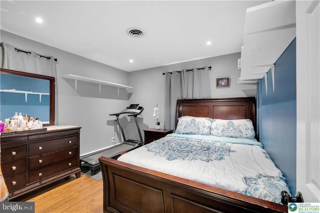 PARKSIDE COURTS - Residential