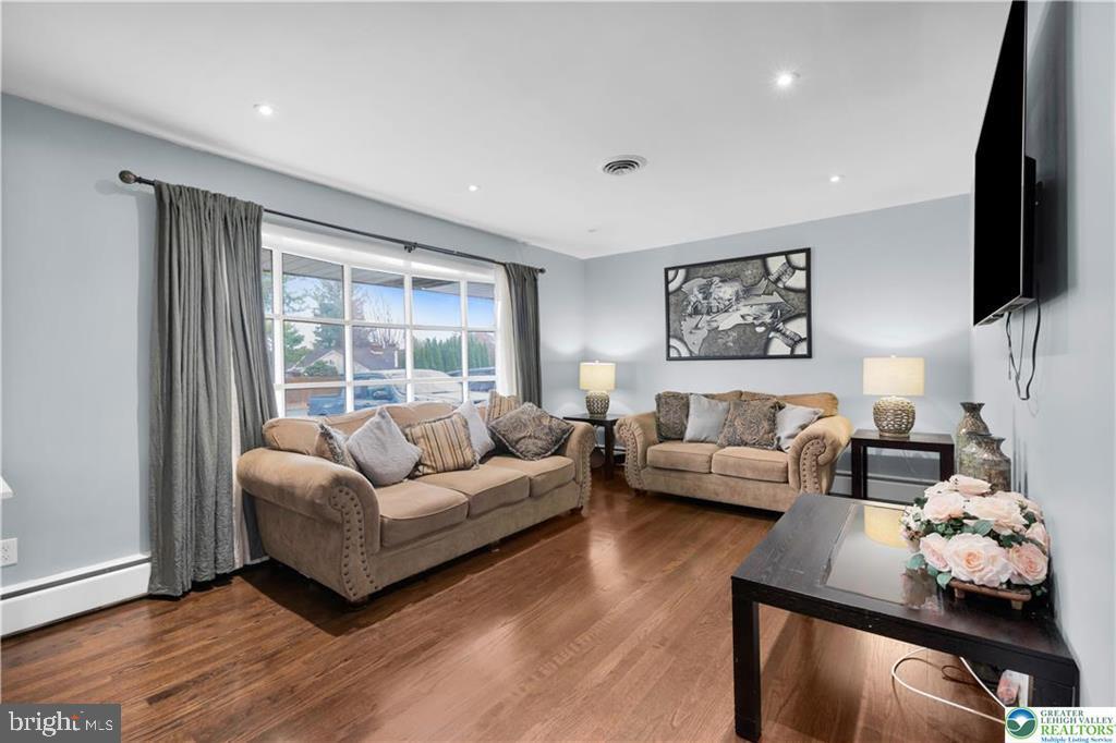 PARKSIDE COURTS - Residential