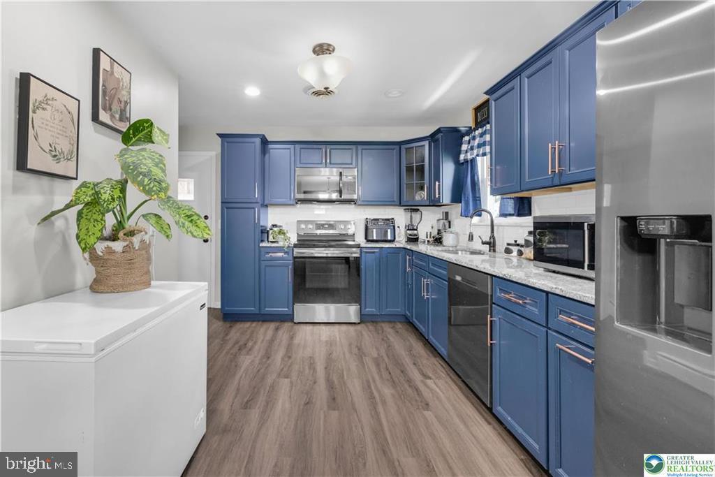 PARKSIDE COURTS - Residential