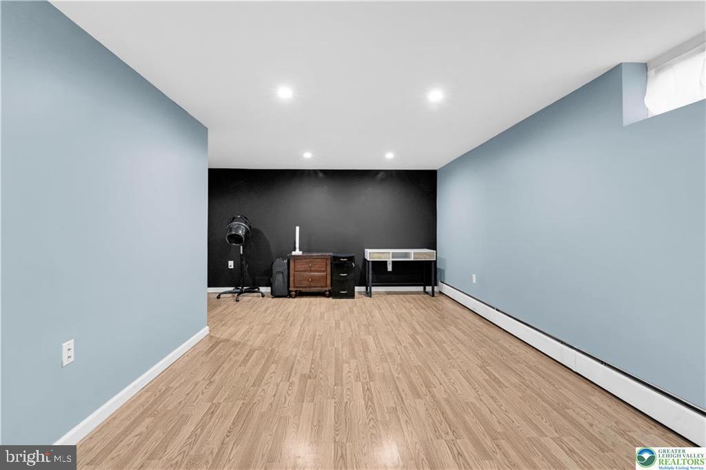 PARKSIDE COURTS - Residential