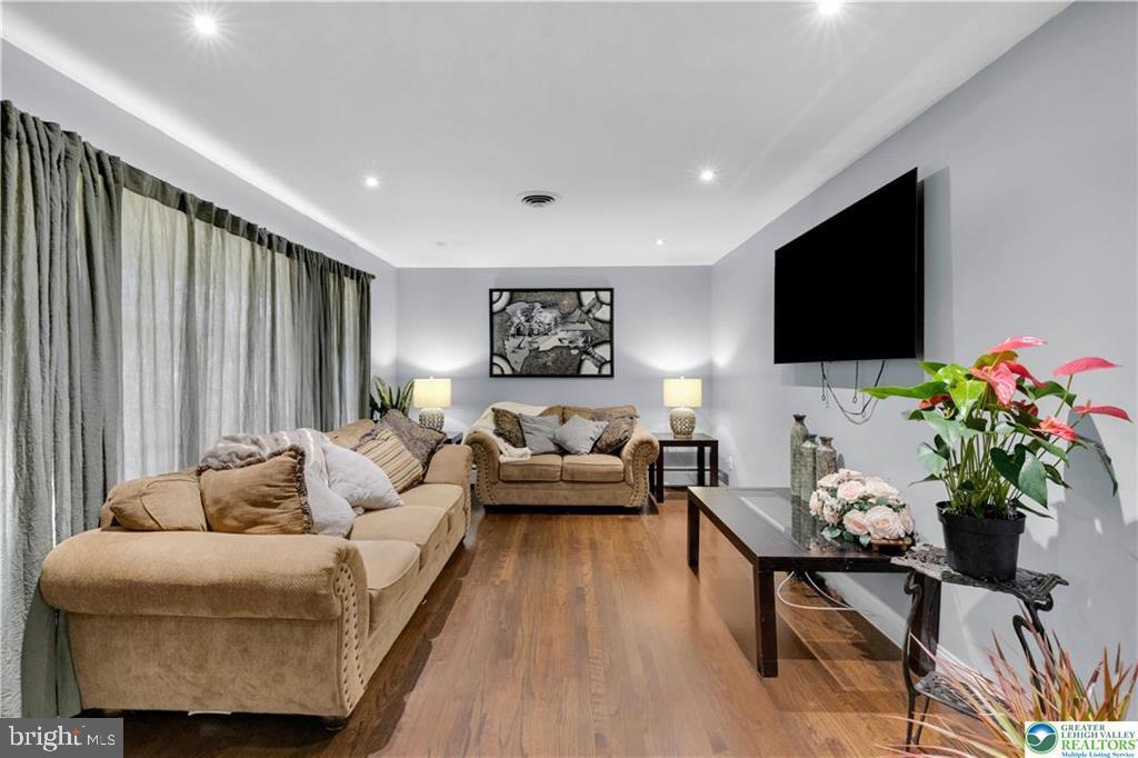 PARKSIDE COURTS - Residential