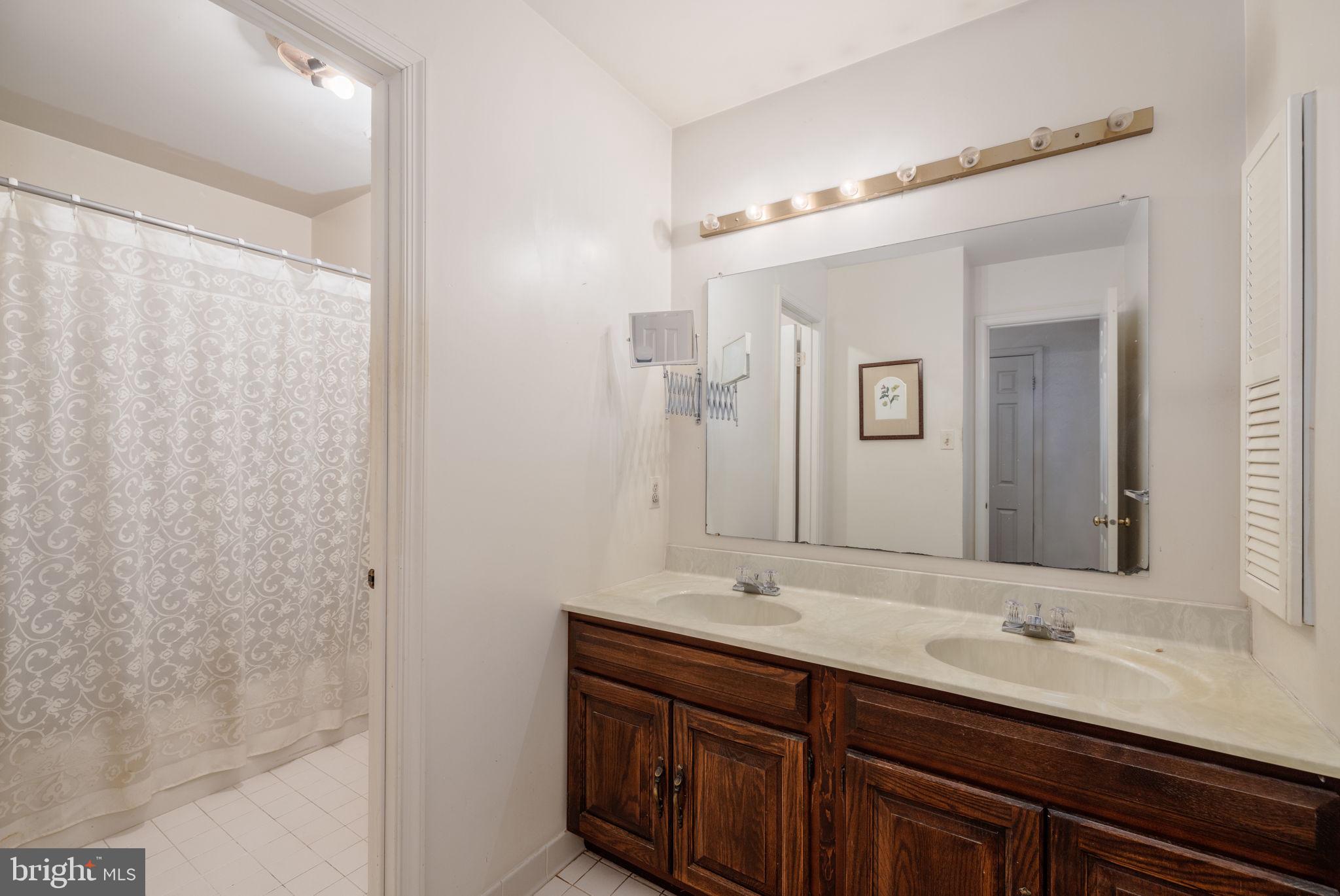 RIVER FALLS - Residential