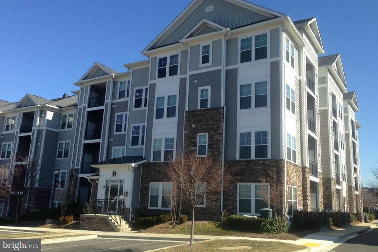 Beautiful updated 3 bedroom condo conveniently located: 5 minutes to blue line, 10 minutes drive to D.C, gated community. The unit has a full master suite with large bathroom. Unit also has own laundry area and fireplace. Property is currently rented. Showings are between 6:30pm - 8:30pm weekdays by appt. Weekends by appointment. Tenant can move out in 30 days. Occupied. Can be difficult to see.