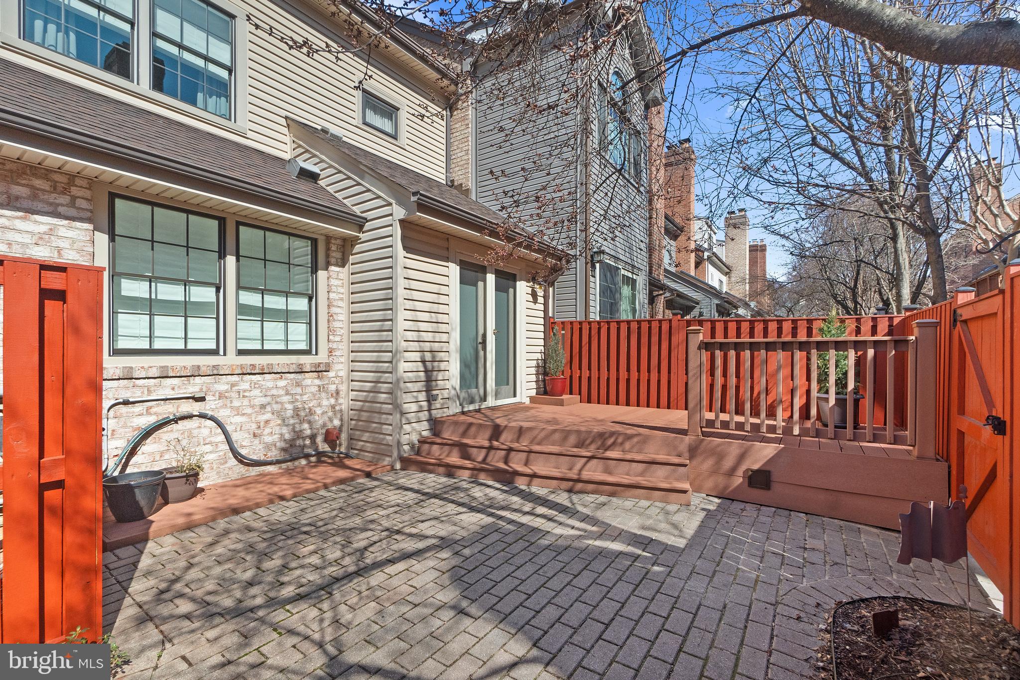 LANDMARK MEWS - Residential