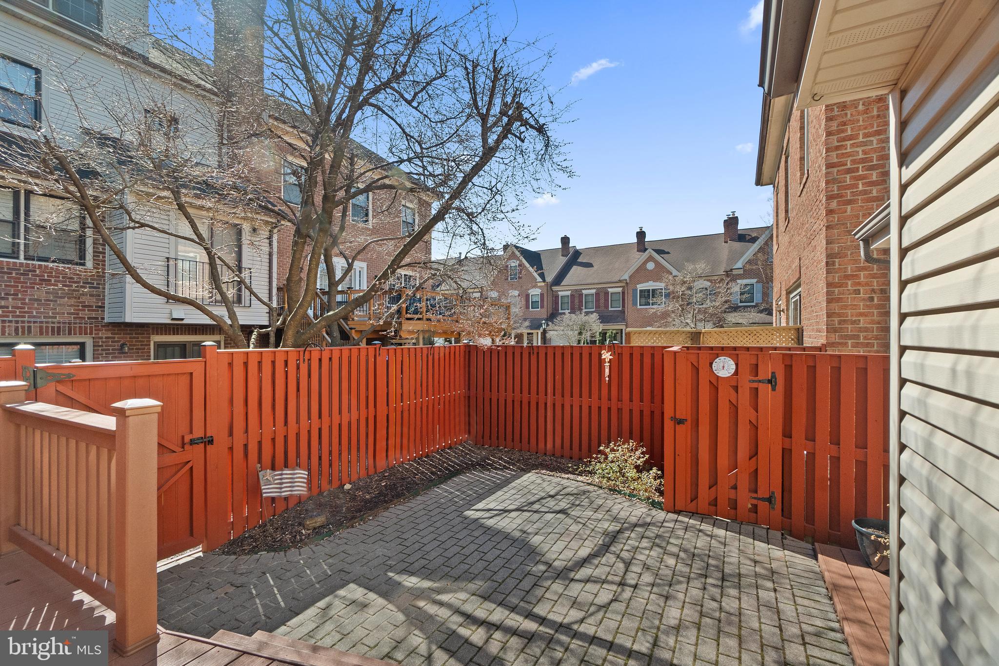 LANDMARK MEWS - Residential