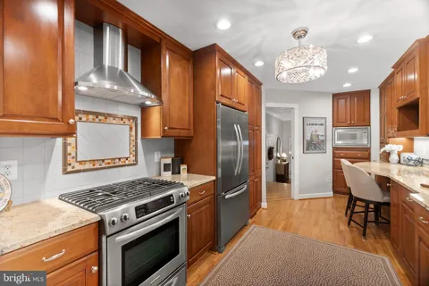 6315 Chaucer Lane, Alexandria, VA MLS: VAFX2228948