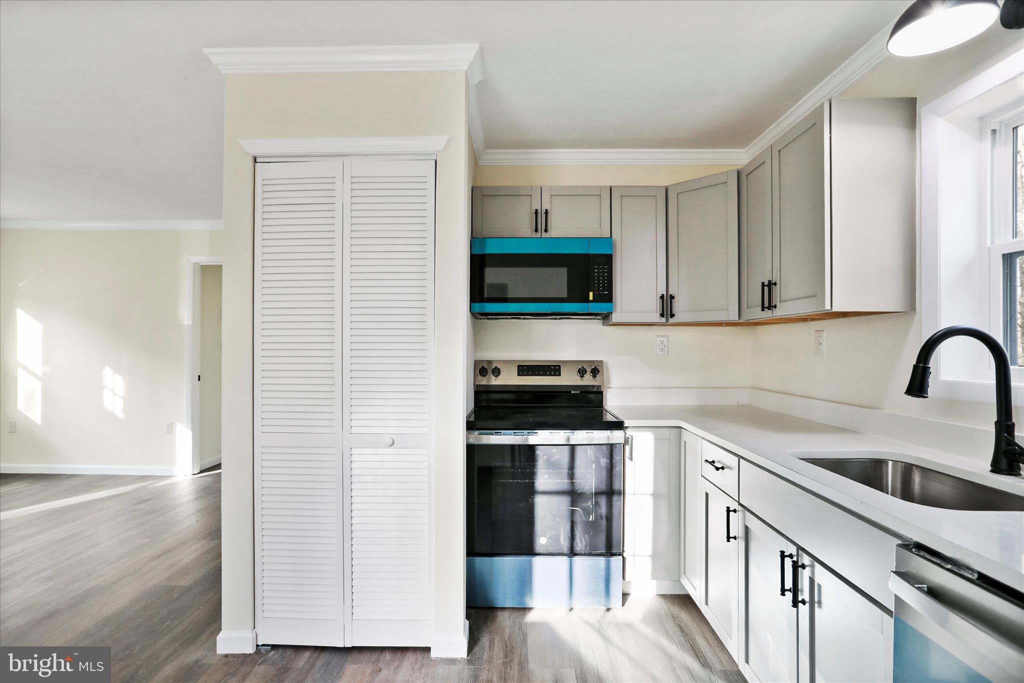 ROYAL VIEW ESTATES - Residential