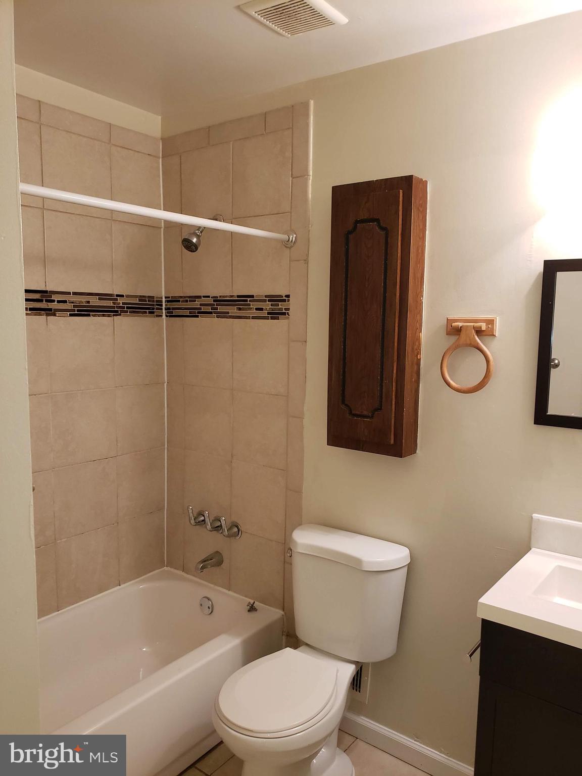 BURKE STATION SQUARE - Residential Lease