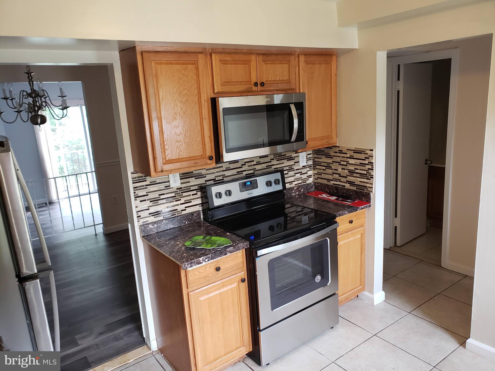 BURKE STATION SQUARE - Residential Lease