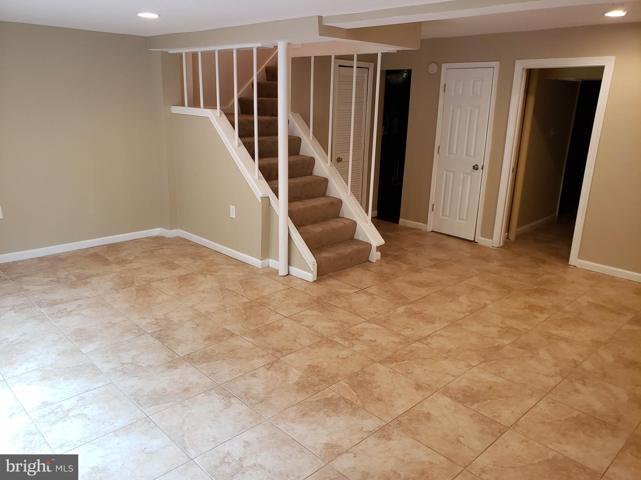 BURKE STATION SQUARE - Residential Lease