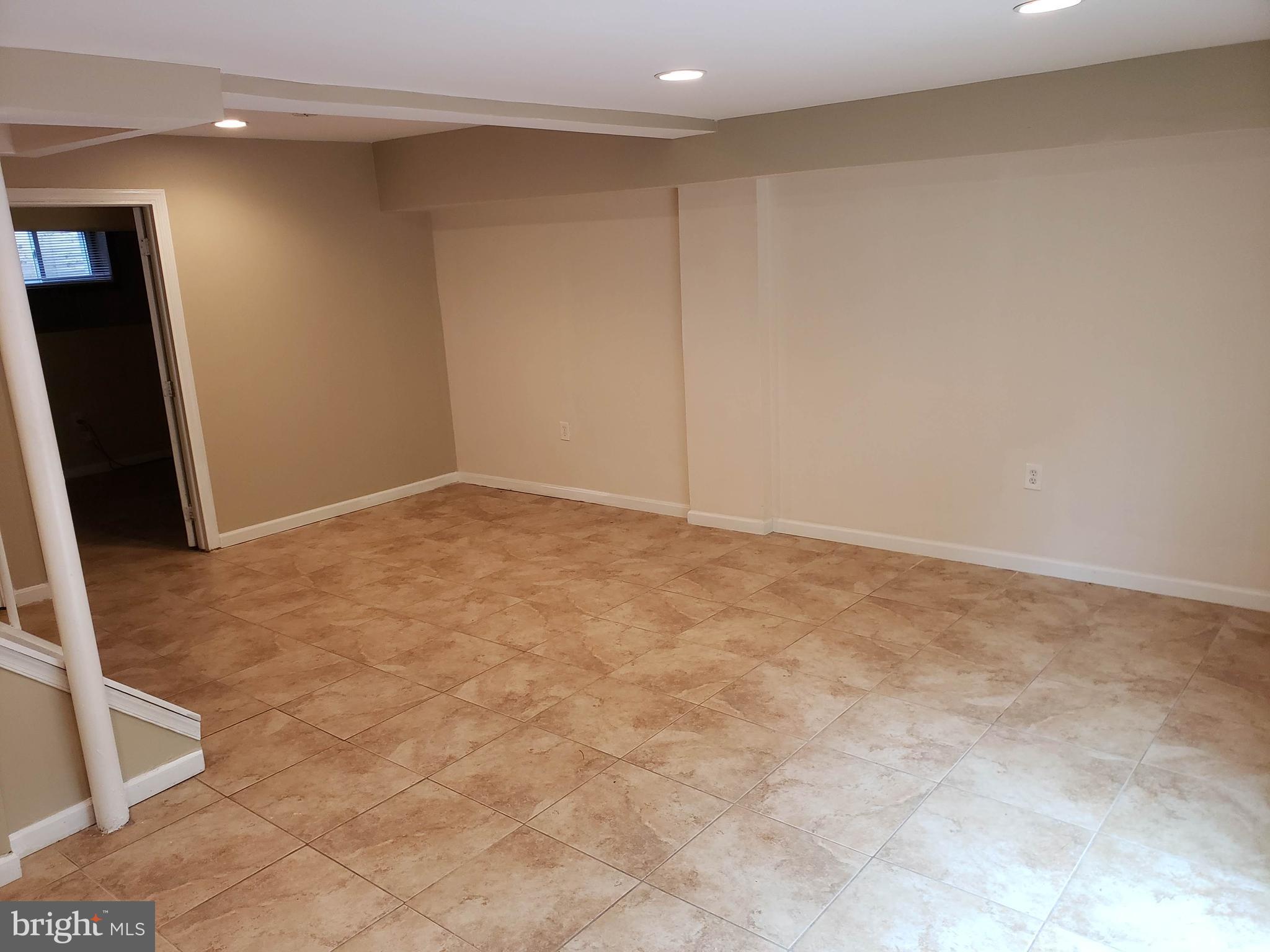 BURKE STATION SQUARE - Residential Lease