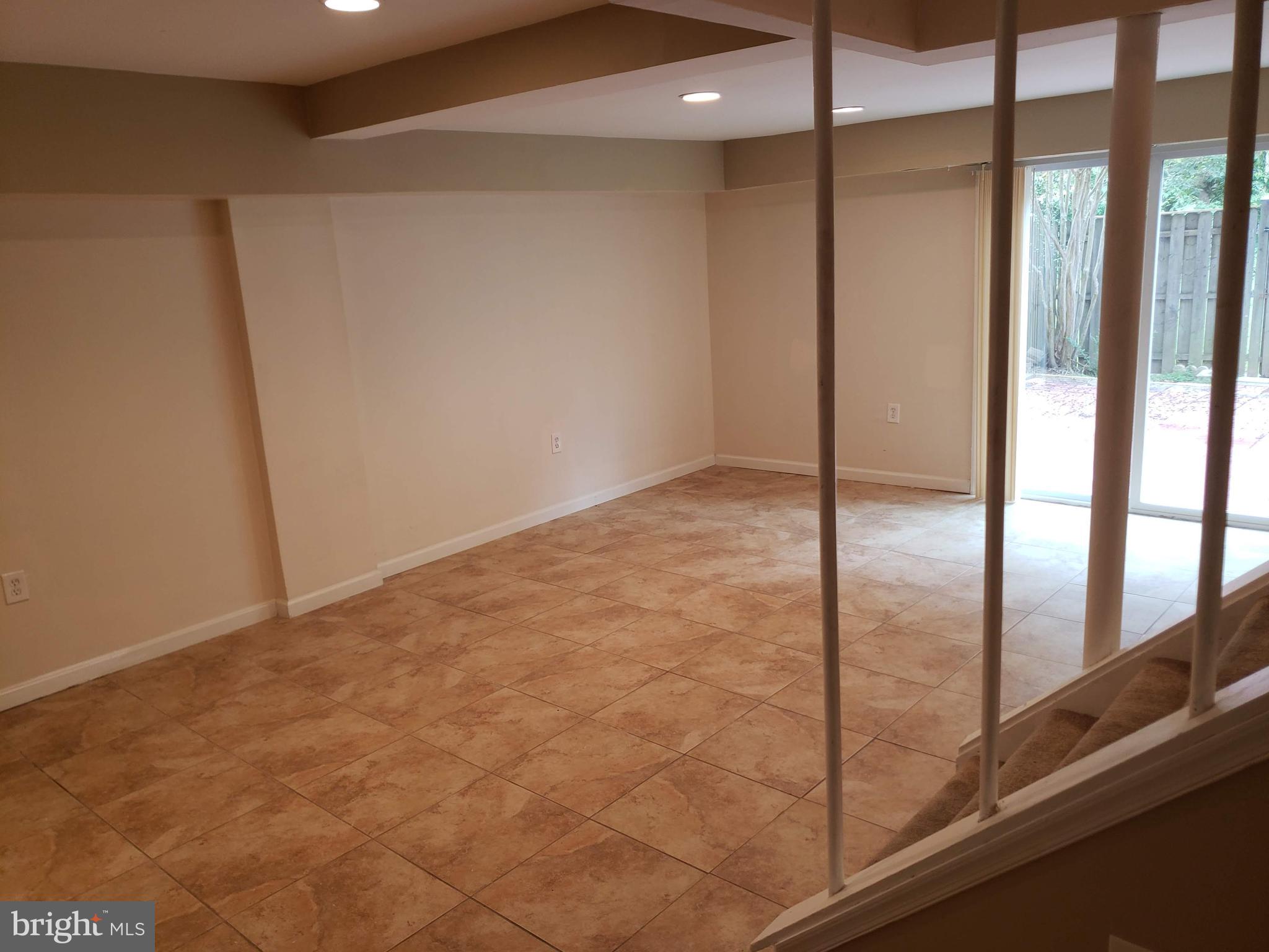 BURKE STATION SQUARE - Residential Lease